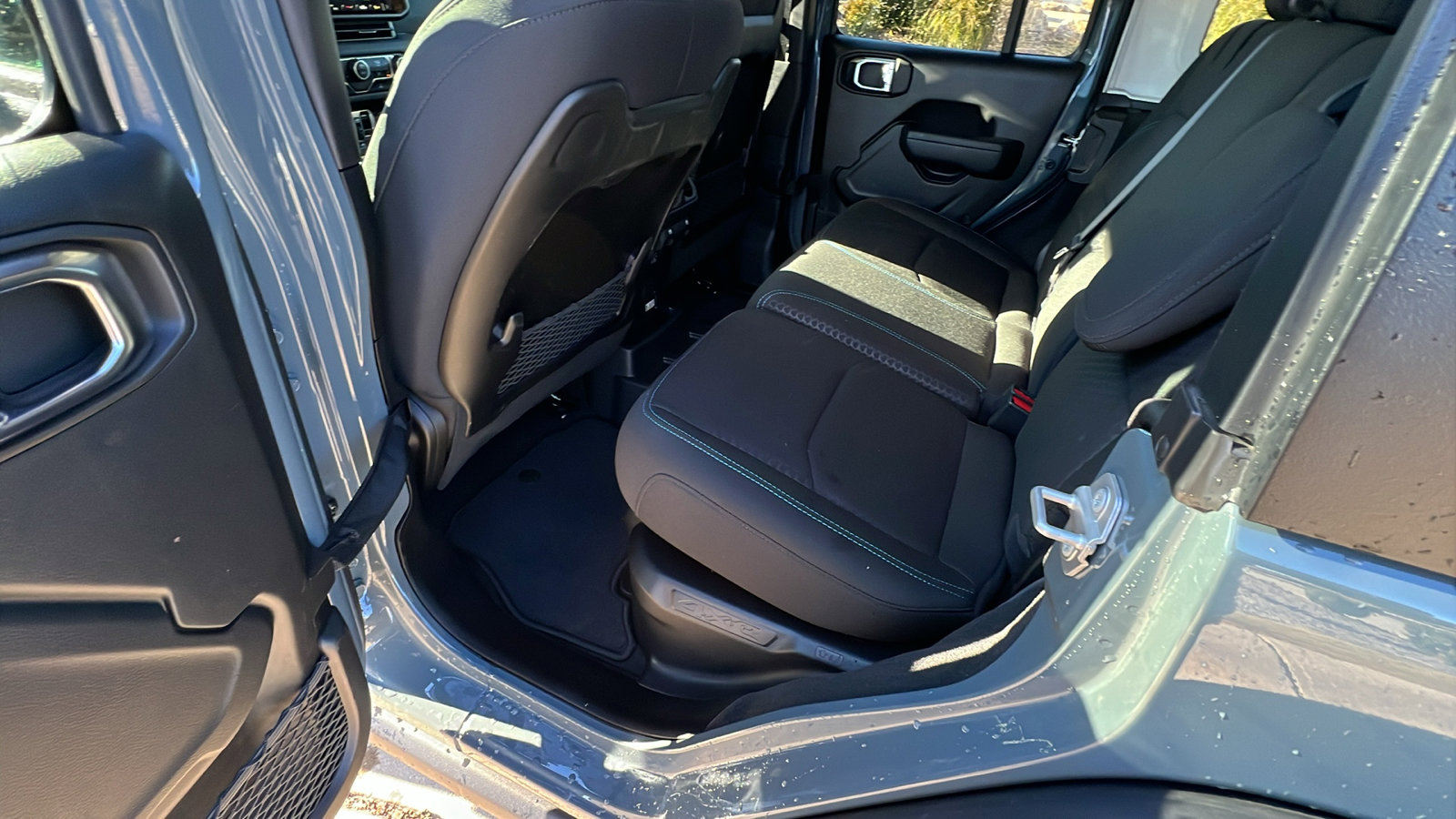 Used 2025 Jeep Wrangler Unlimited Rubicon 4xe w/ Convenience Group image 23