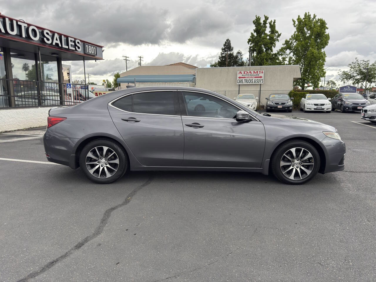Used 2017 Acura TLX w/ Technology Package image 2