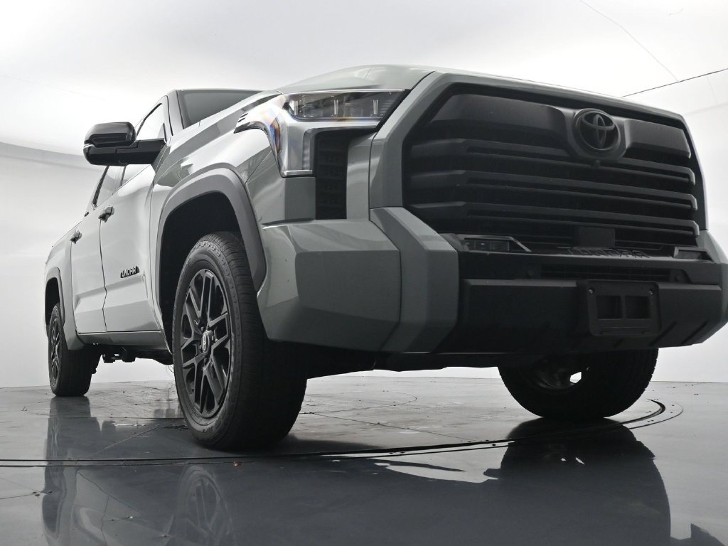 Used 2026 Toyota Tundra Limited AWD/4WD image 18