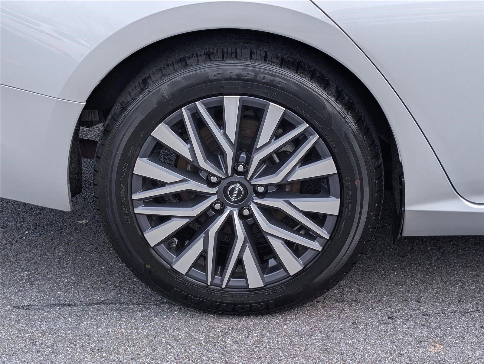 Used 2024 Nissan Altima 2.5 SV image 10