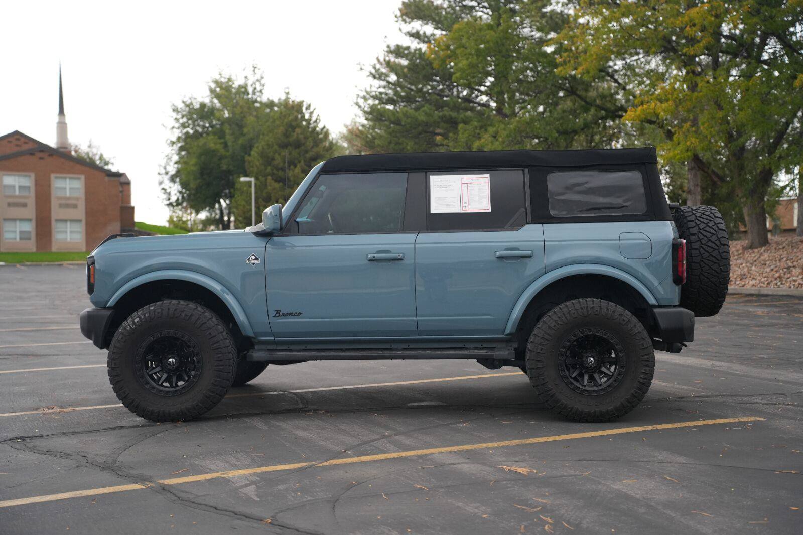 Used 2023 Ford Bronco Outer Banks AWD/4WD image 2