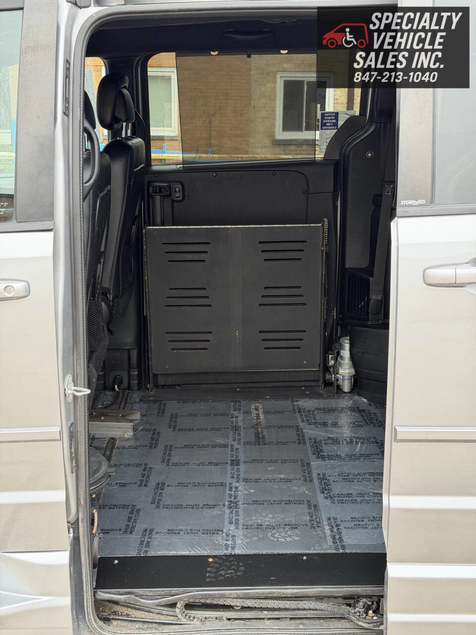 Used 2014 Dodge Grand Caravan R/T image 17