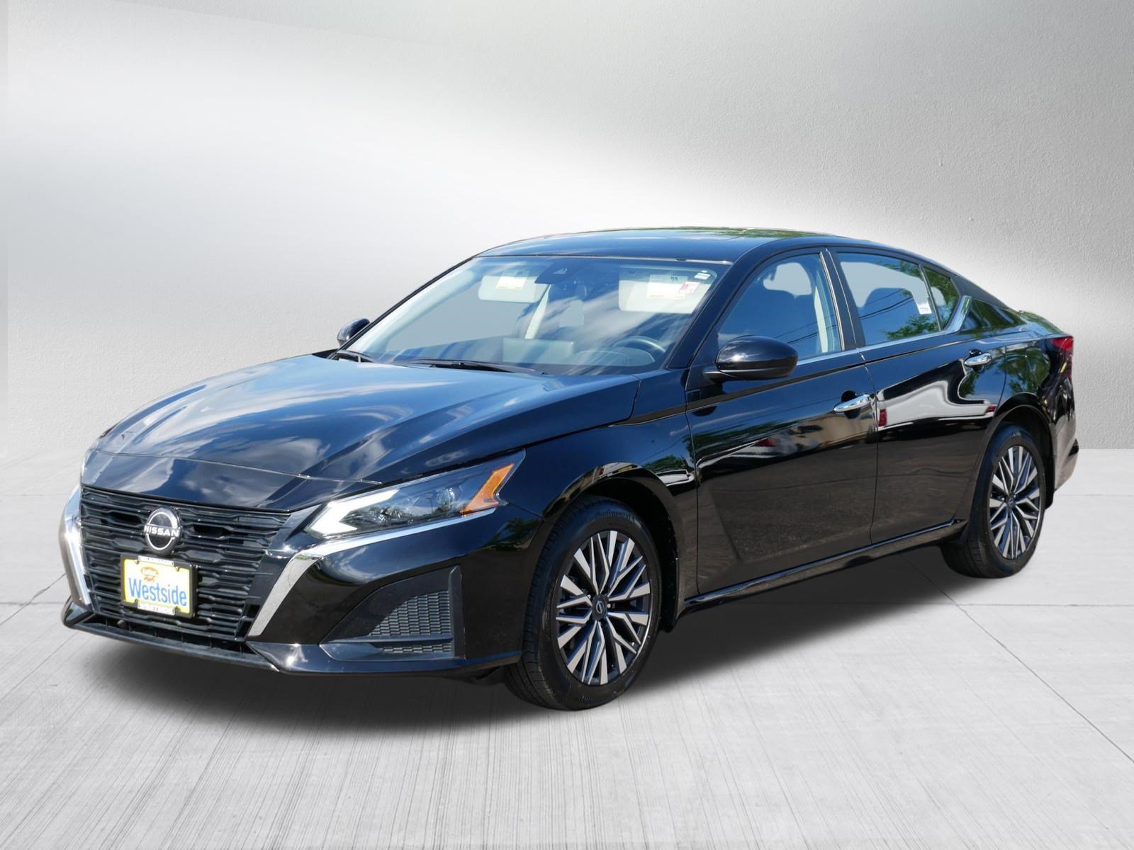 Used 2024 Nissan Altima 2.5 SV w/ SV Premium Package AWD/4WD image 3