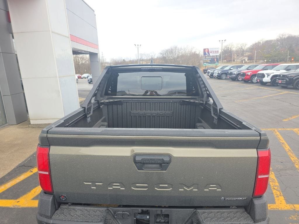 Used 2025 Toyota Tacoma Trailhunter image 6