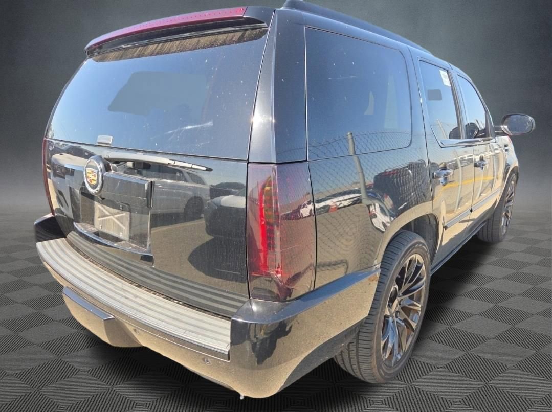 Used 2012 Cadillac Escalade Platinum AWD/4WD image 4