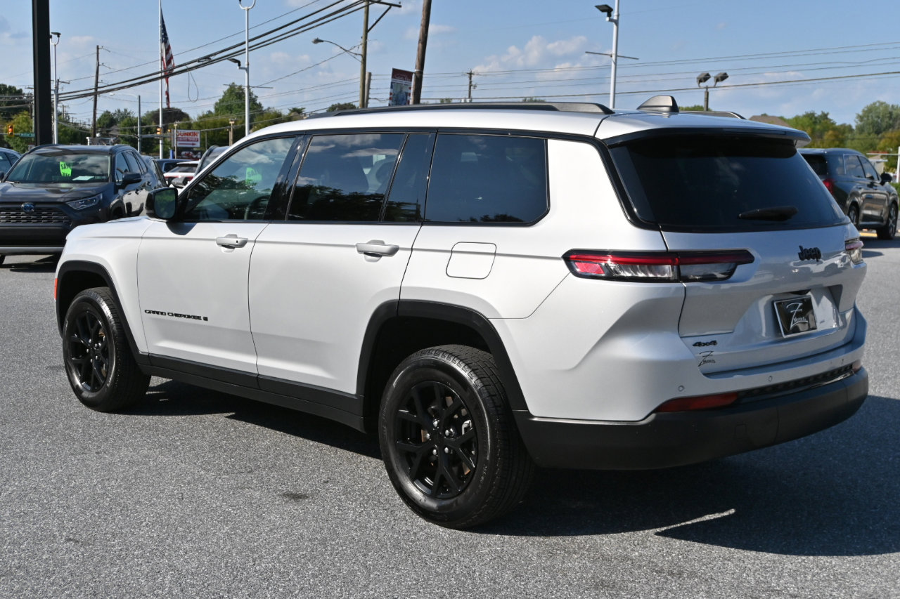 Used 2024 Jeep Grand Cherokee L Laredo image 11