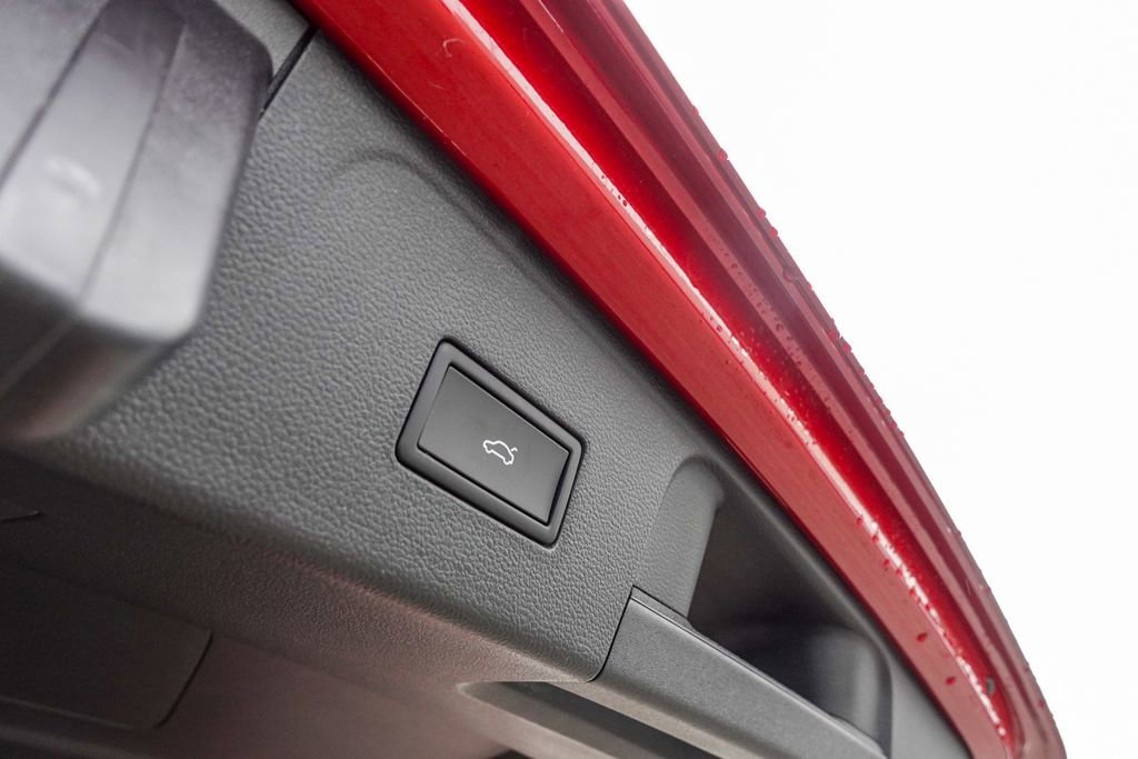 Certified 2025 Volkswagen Atlas SEL image 30