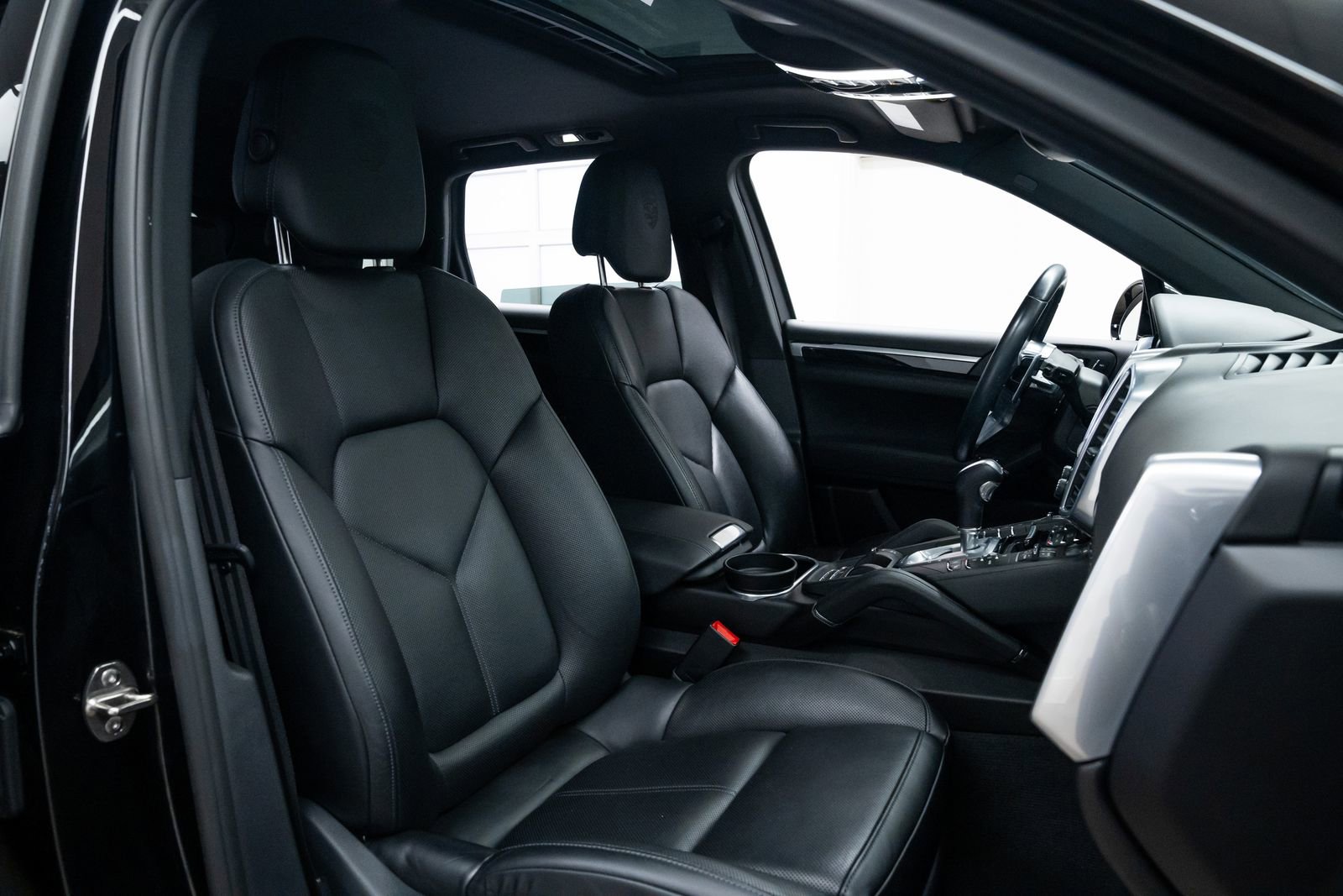 Used 2016 Porsche Cayenne image 25