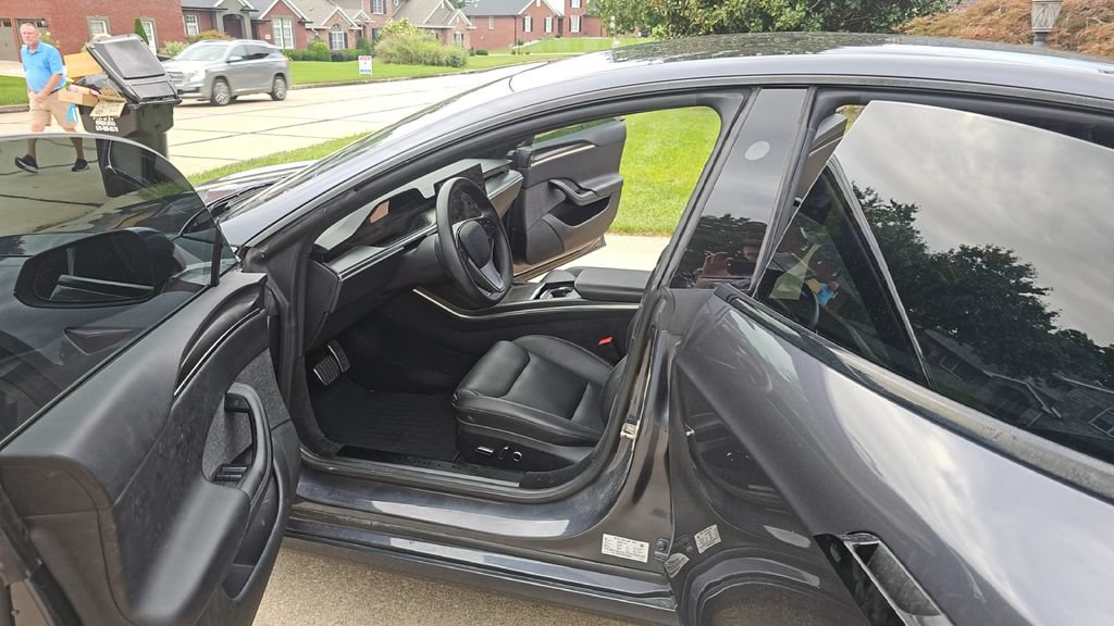 Used 2023 Tesla Model S Plaid AWD/4WD image 4