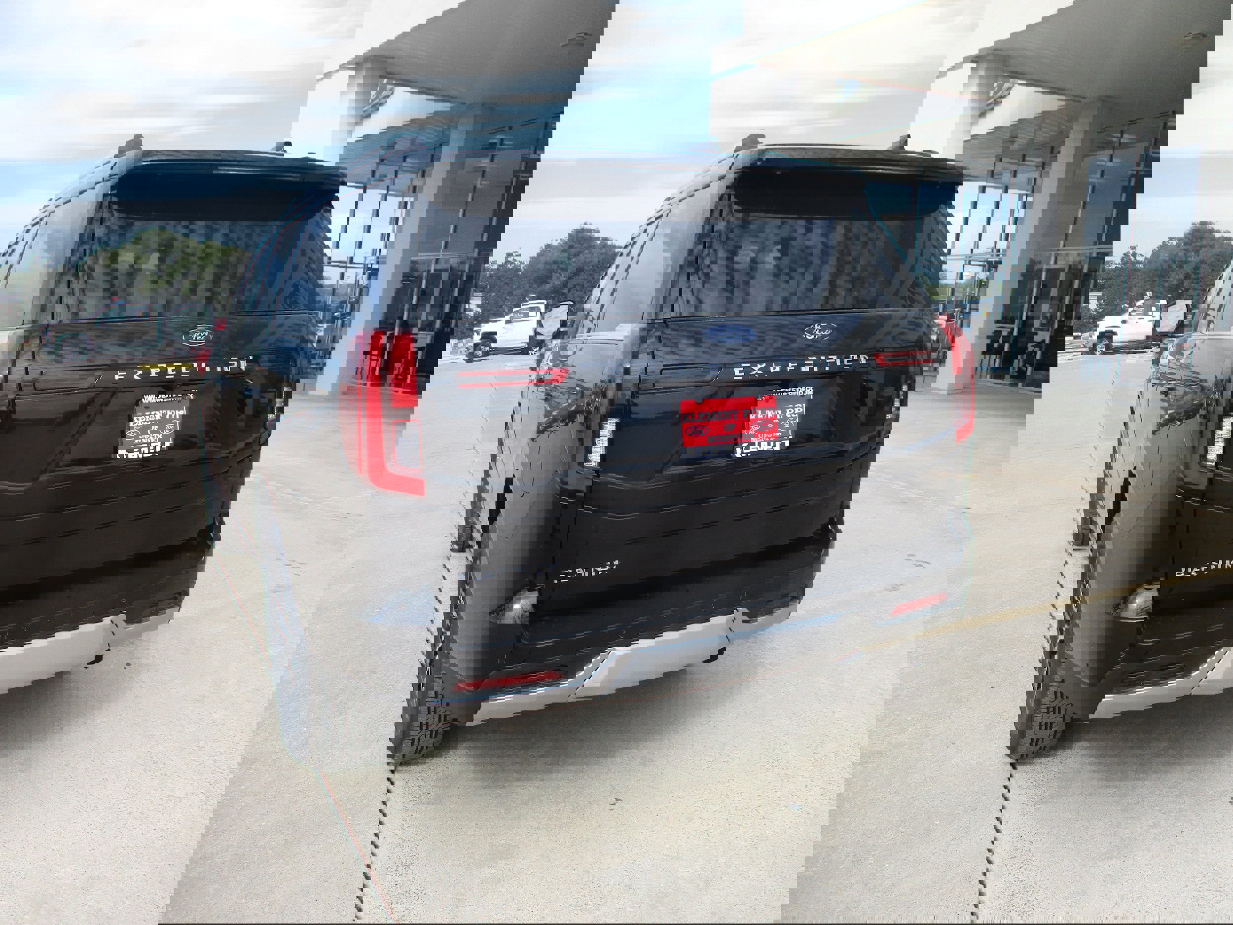 New 2025 Ford Expedition Platinum image 3