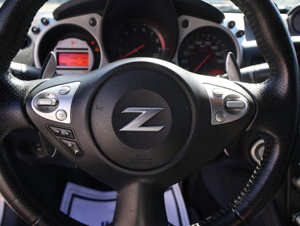 Used 2010 Nissan 370Z Touring image 18