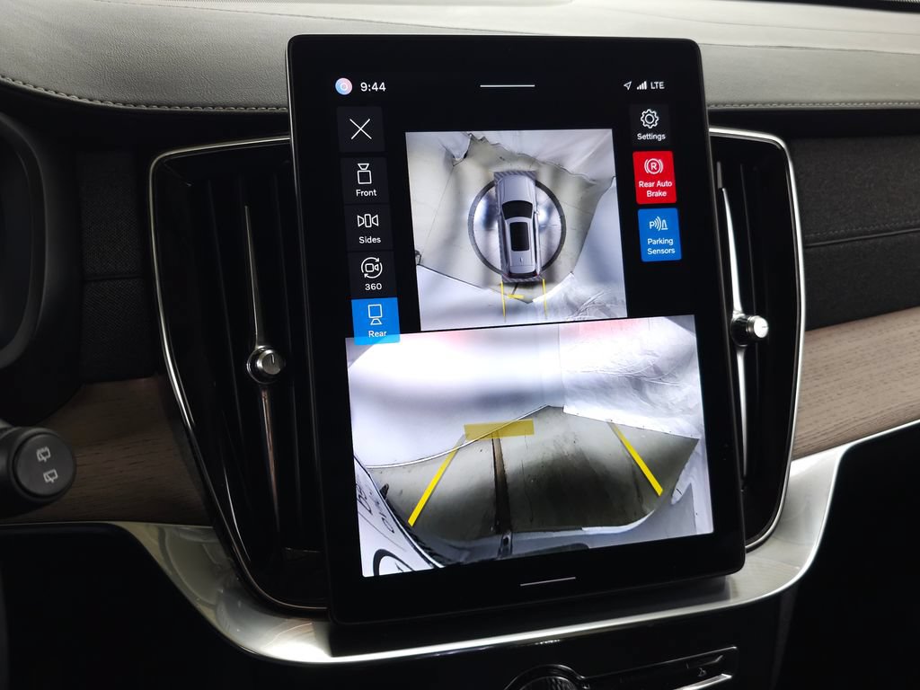 Certified 2025 Volvo XC90 B5 Plus AWD/4WD image 28