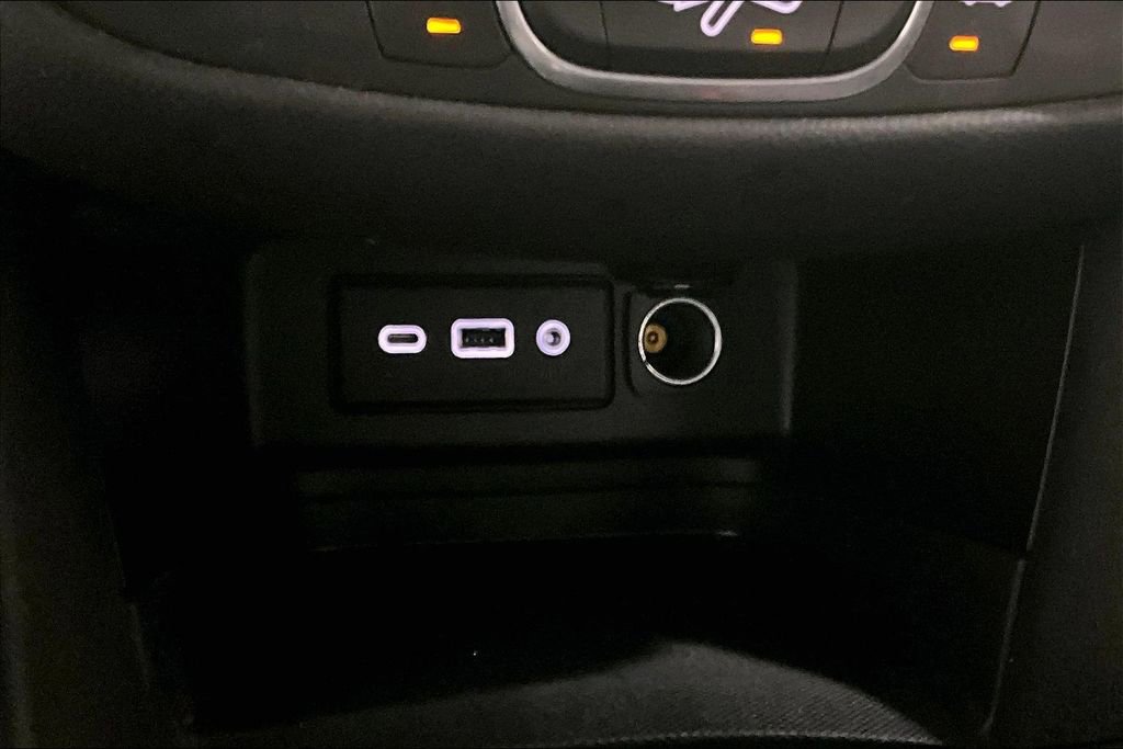 Used 2022 Chevrolet Equinox LT AWD/4WD image 16