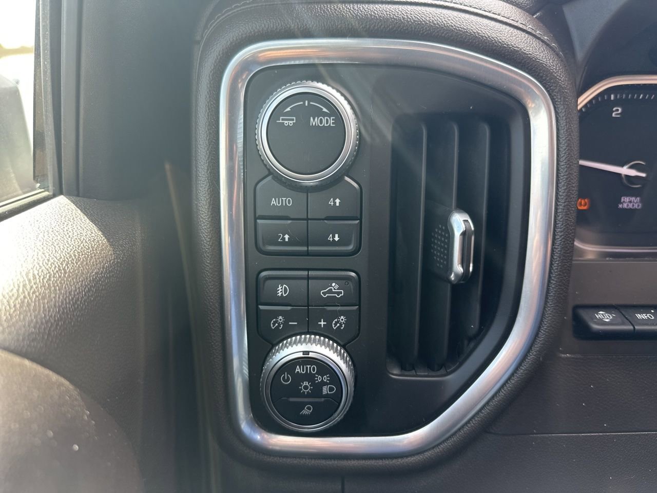 Used 2020 GMC Sierra 2500 Denali w/ Denali Ultimate Package AWD/4WD image 8