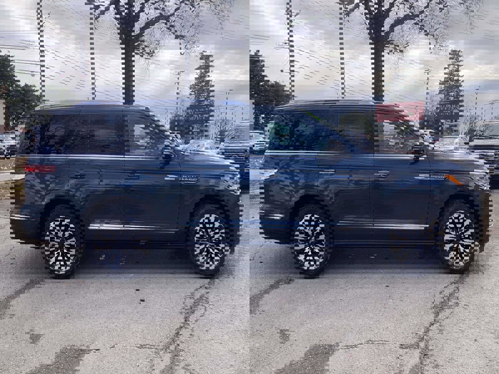 Certified 2022 Lincoln Navigator Reserve image 2