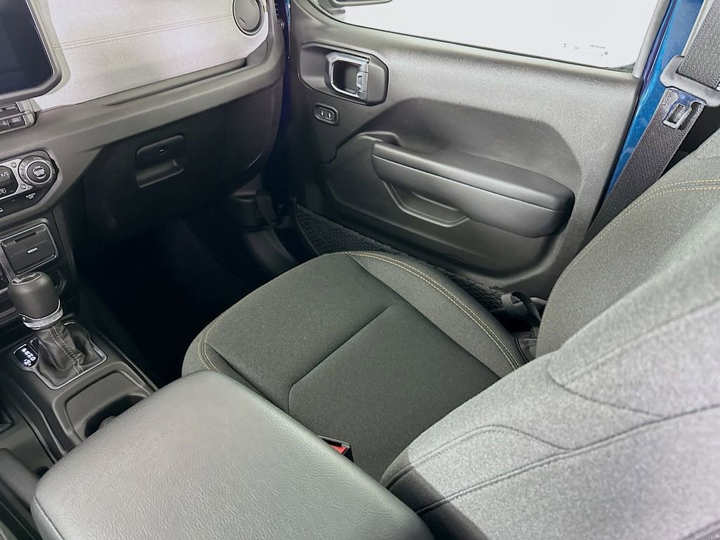 Certified 2025 Jeep Wrangler Sport image 33