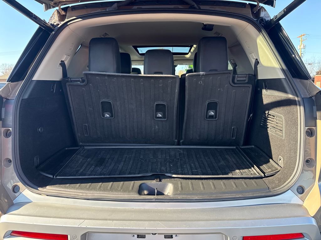 Used 2024 Nissan Pathfinder Platinum w/ Cargo Package image 26