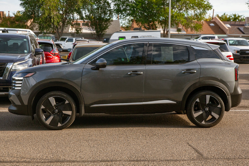 Used 2025 Nissan Kicks SR FWD image 8