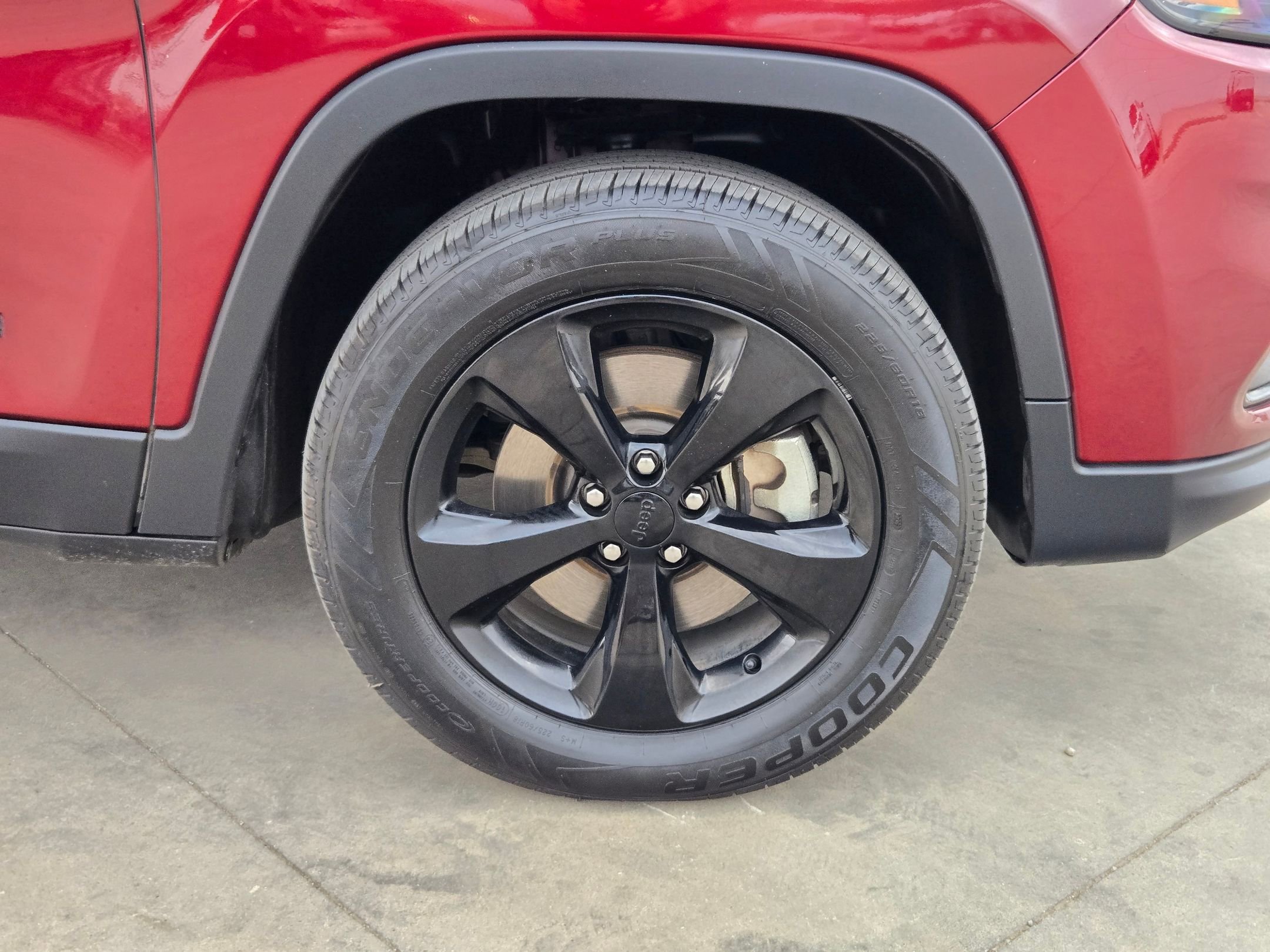 Used 2020 Jeep Cherokee Latitude Plus image 31