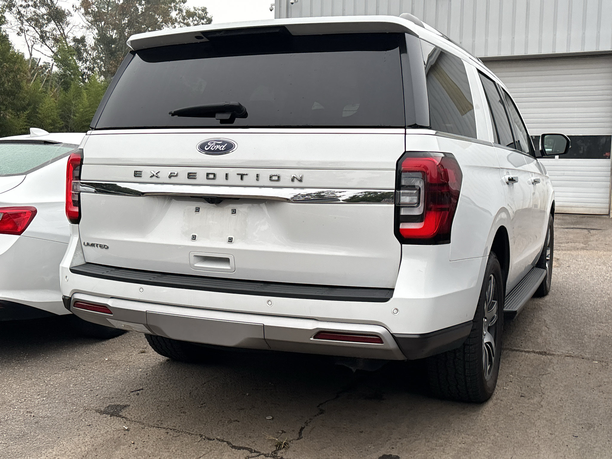 Used 2024 Ford Expedition Limited RWD image 11
