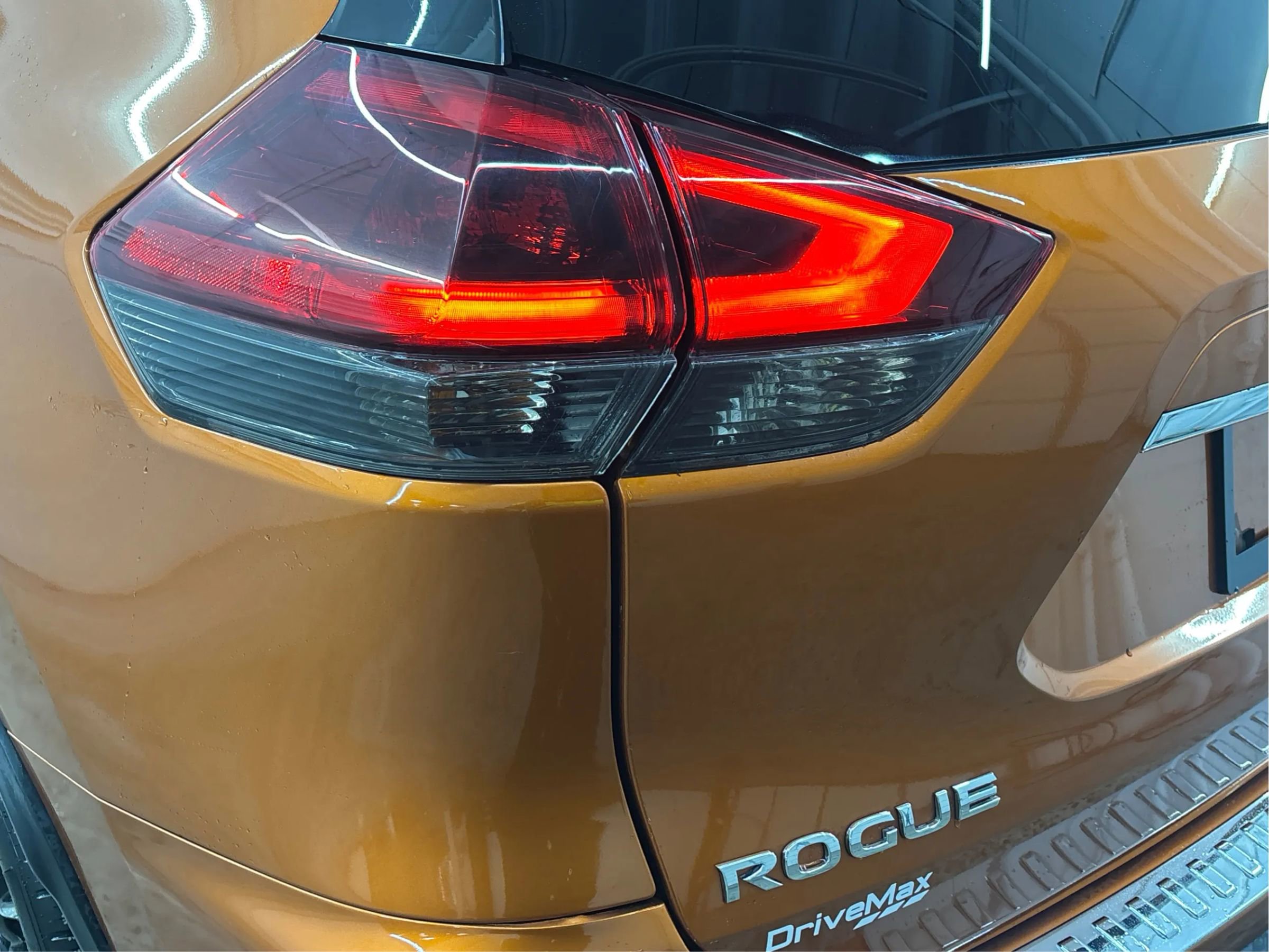 Used 2019 Nissan Rogue SL w/ Premium Package image 35