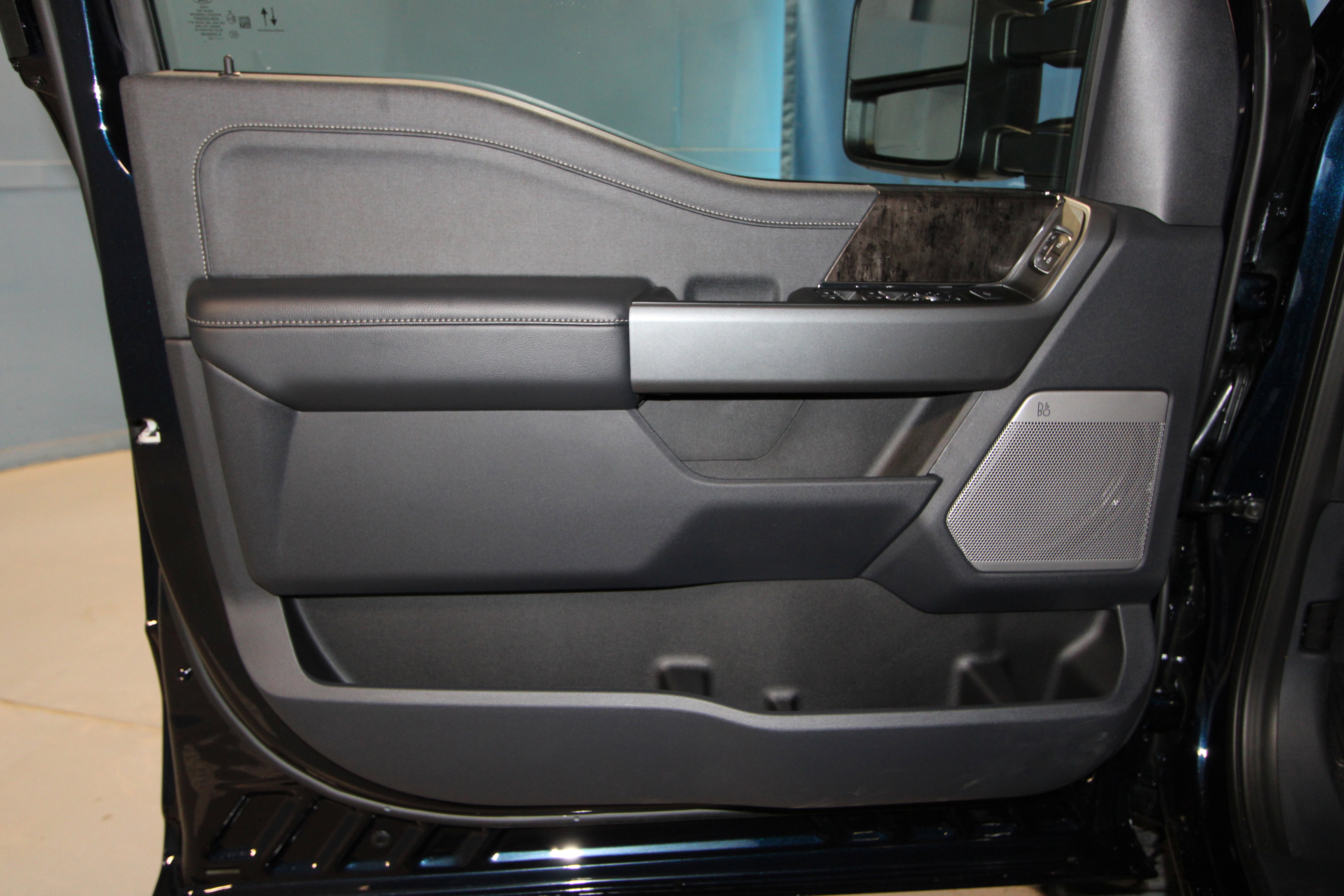 New 2025 Ford F350 Lariat w/ Lariat Ultimate Package image 4