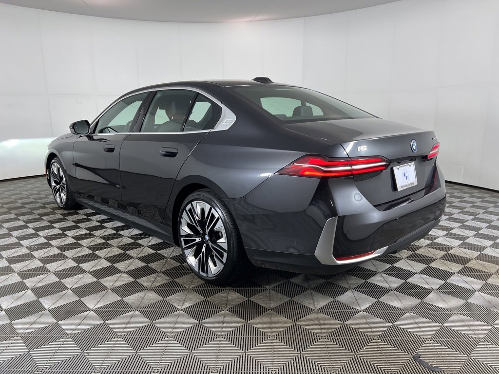 Used 2026 BMW i5 eDrive40 w/ Premium Package image 11