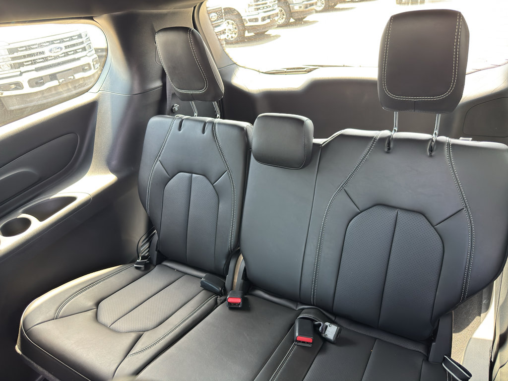 Used 2025 Chrysler Voyager LX FWD image 10