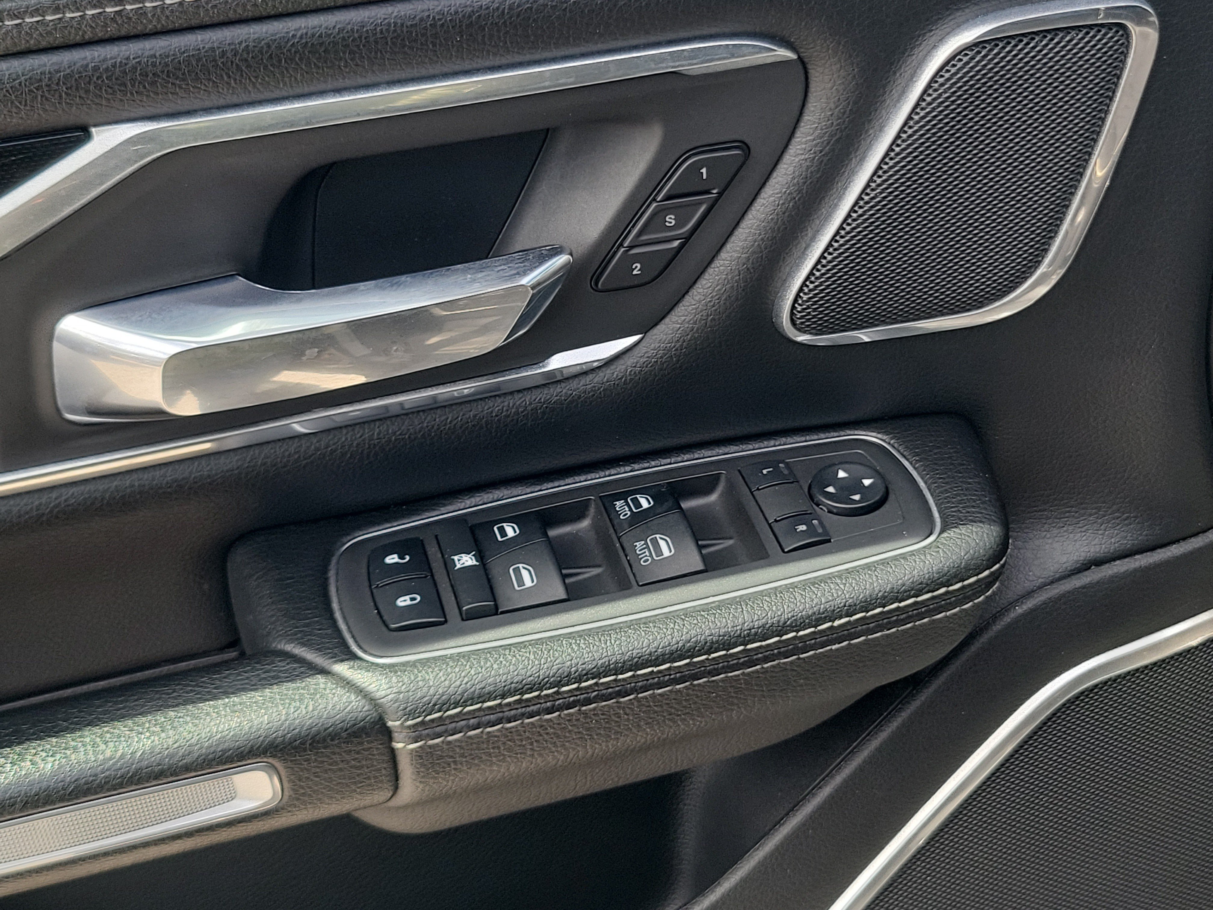 Used 2019 RAM 1500 Laramie AWD/4WD image 27