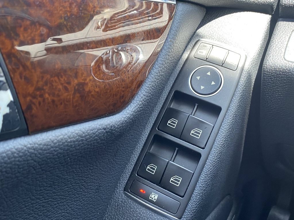 Used 2010 Mercedes-Benz C 300 Sedan image 9