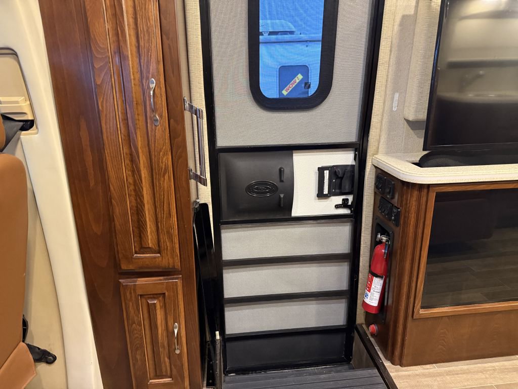 Used 2017 Mercedes-Benz Sprinter 3500 image 53