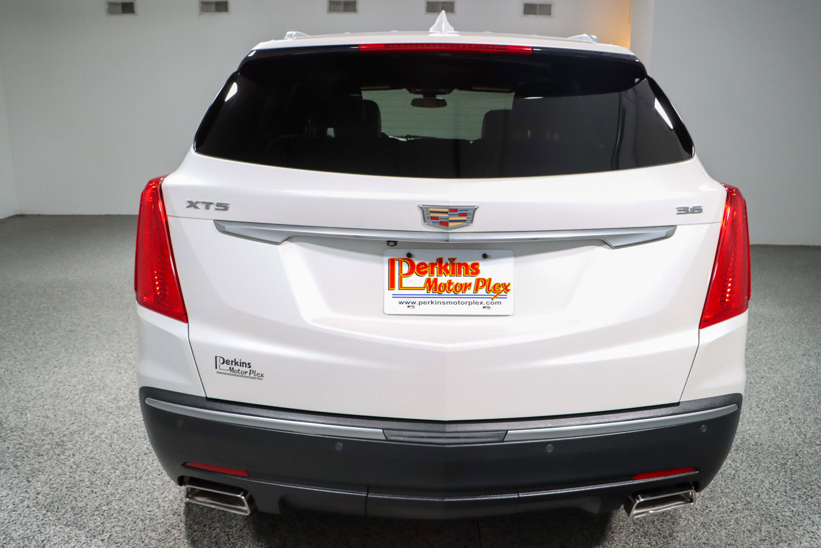Used 2018 Cadillac XT5 FWD w/ LPO, Wheel Lock Package image 8