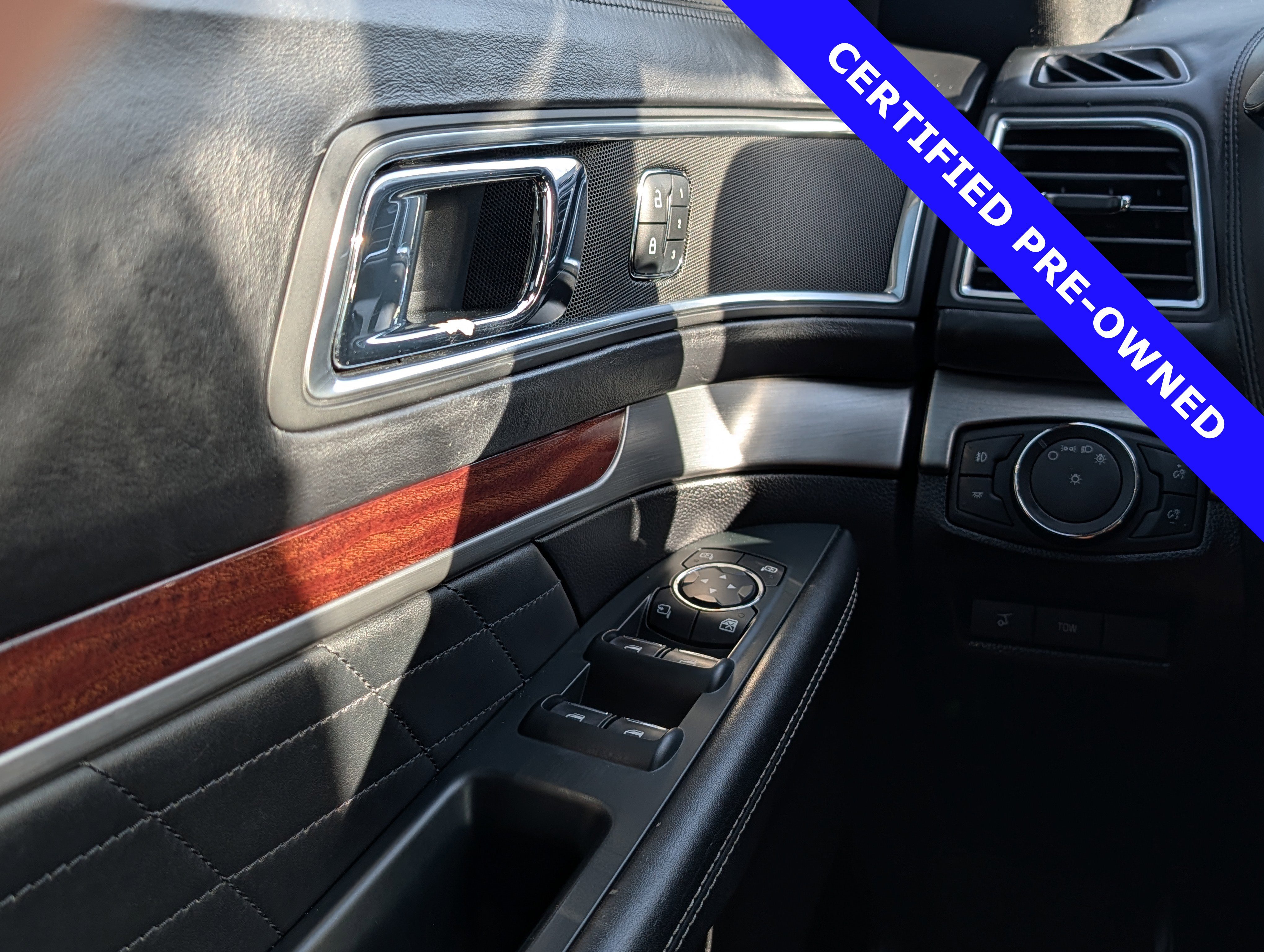 Certified 2018 Ford Explorer Platinum AWD/4WD image 26