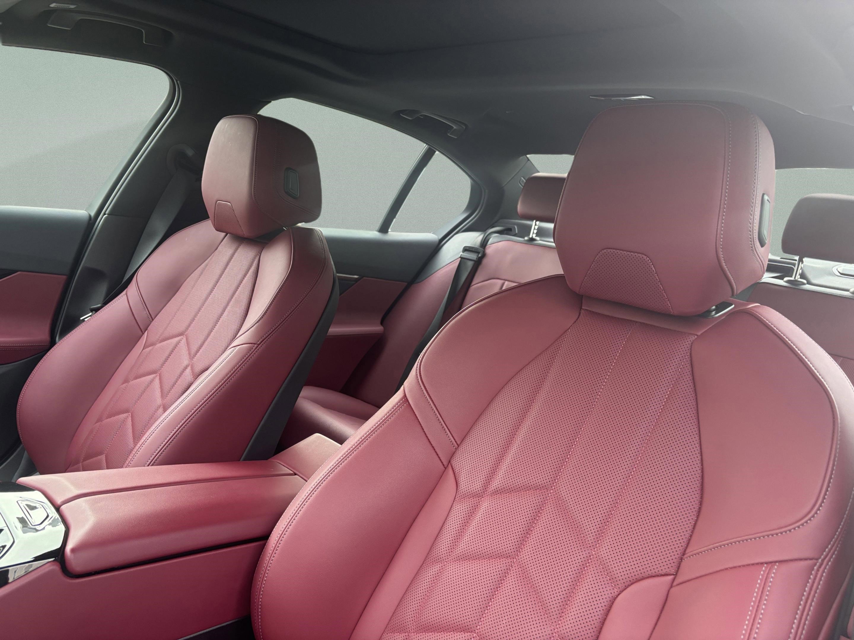 Used 2025 BMW 540i xDrive image 21