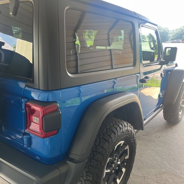 Used 2024 Jeep Wrangler Rubicon w/ Convenience Group AWD/4WD image 11