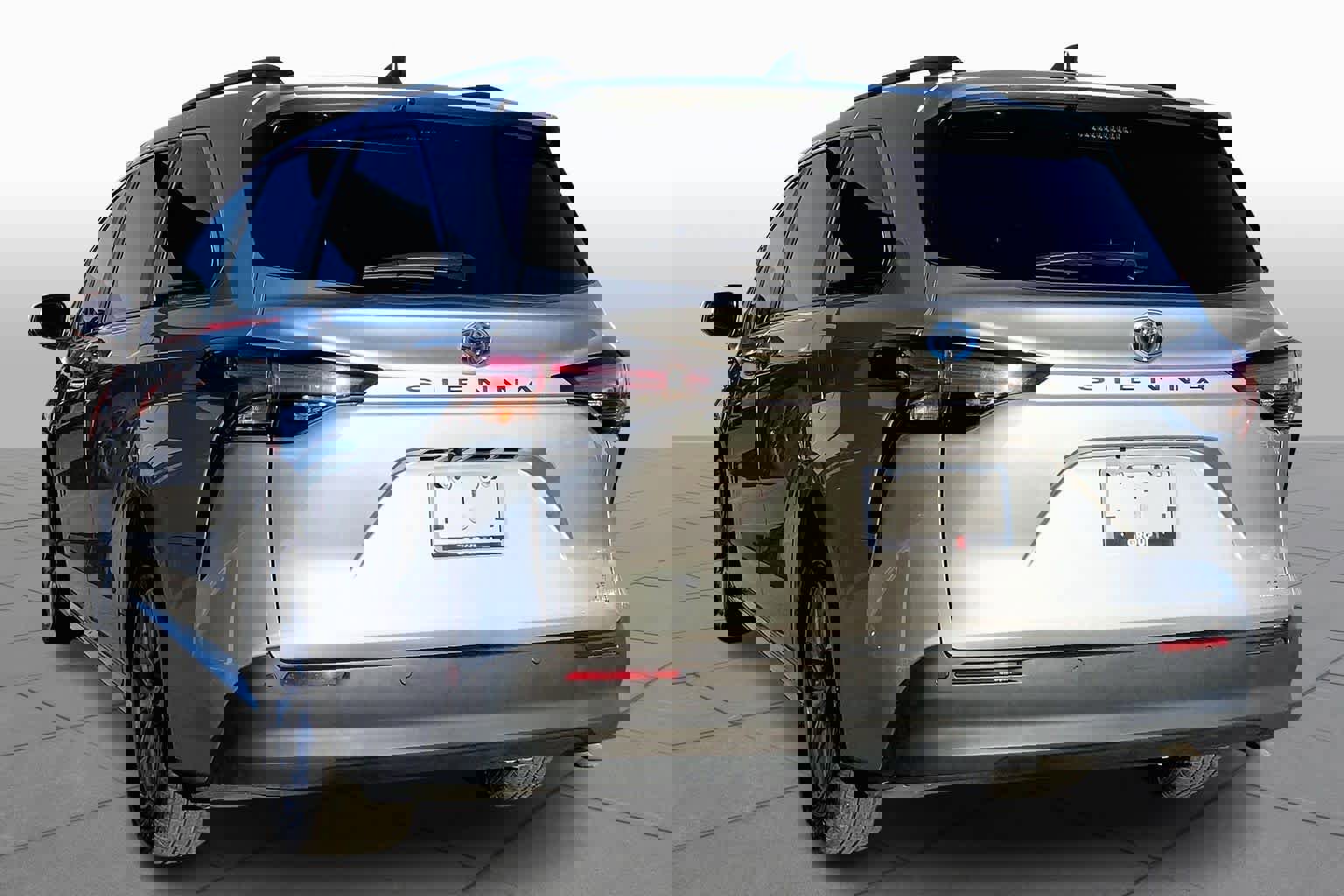 Used 2024 Toyota Sienna XLE image 12