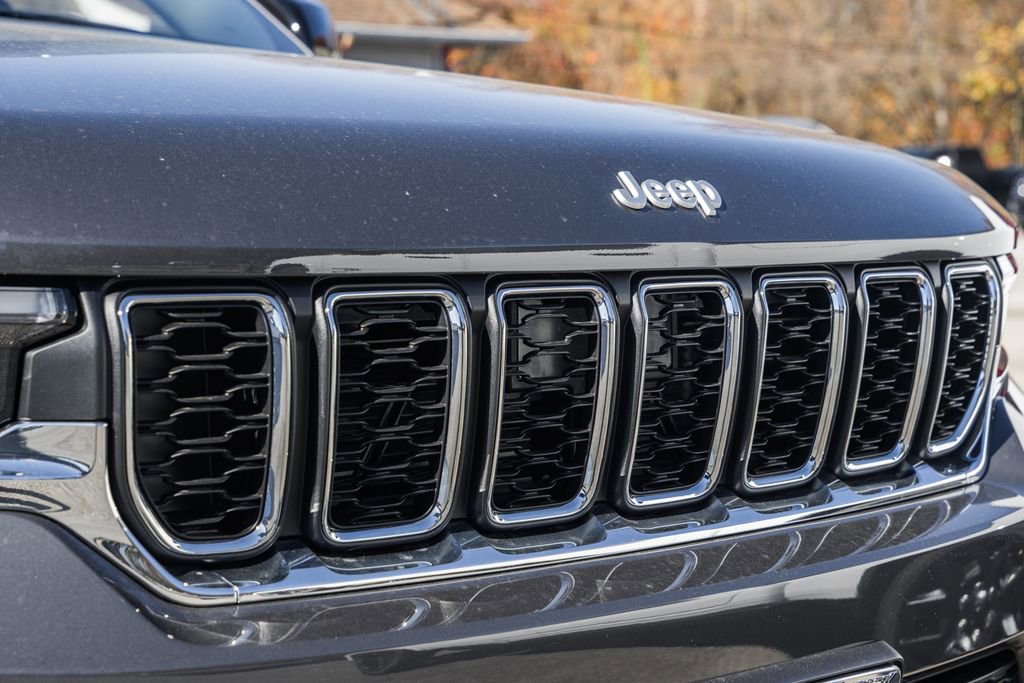 New 2025 Jeep Grand Cherokee Laredo X w/ Luxury Tech Group I image 12