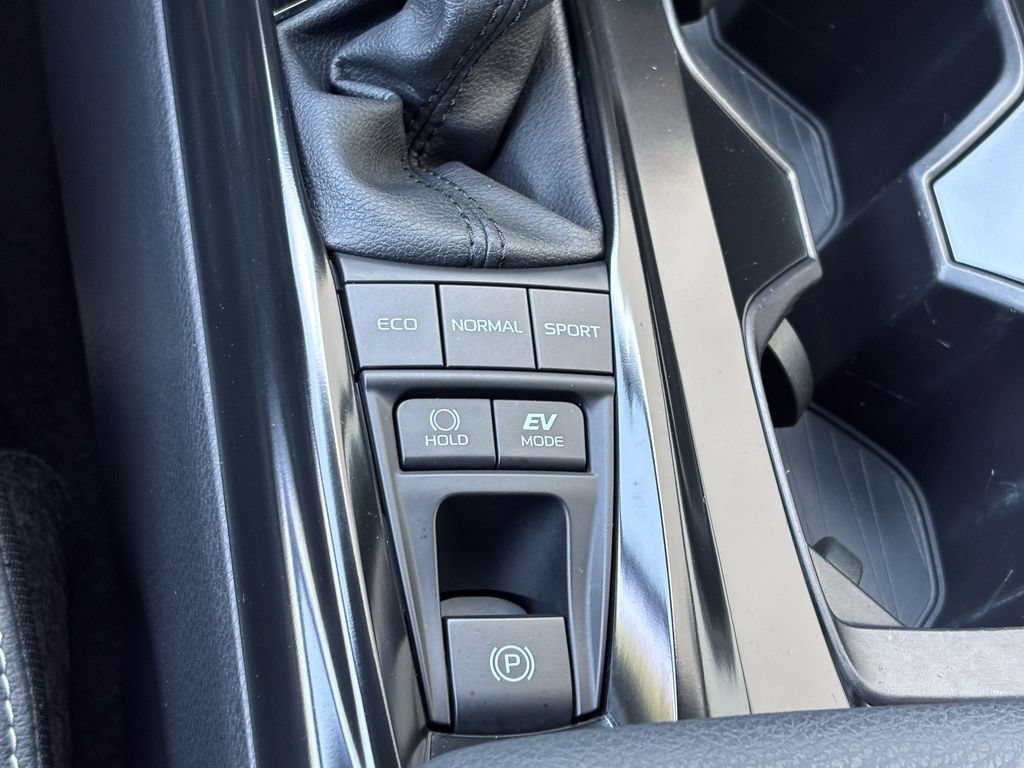 Used 2025 Toyota Camry SE FWD image 31