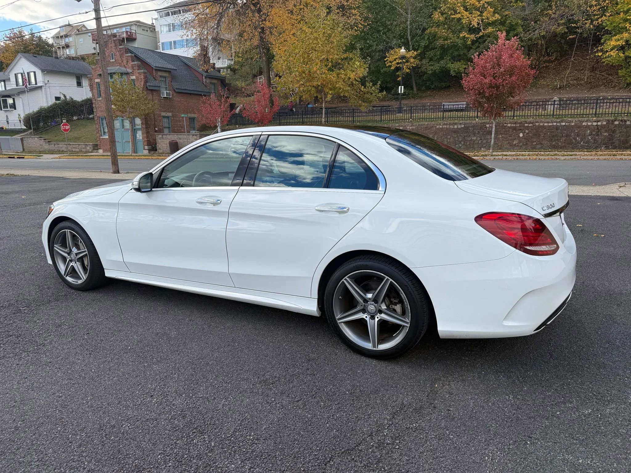 Used 2015 Mercedes-Benz C 300 4MATIC Sedan image 5