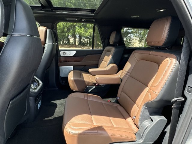 Used 2024 Lincoln Navigator L Reserve AWD/4WD image 23