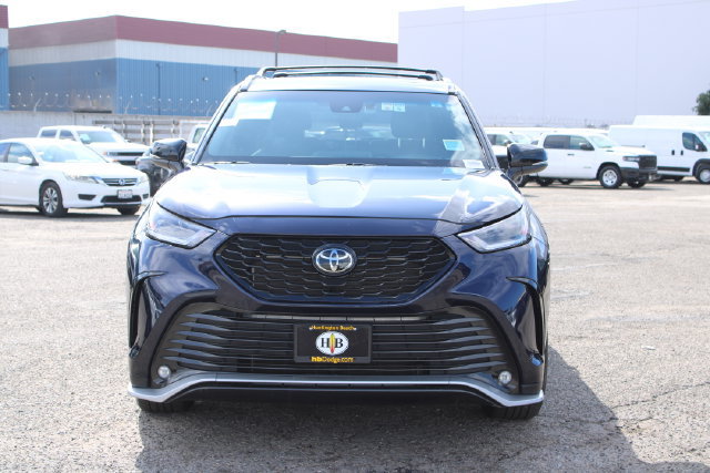 Used 2024 Toyota Highlander XSE FWD image 2