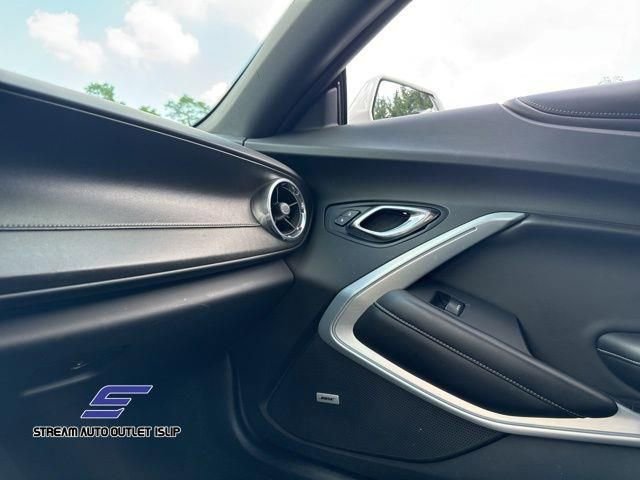 Used 2018 Chevrolet Camaro SS RWD image 37