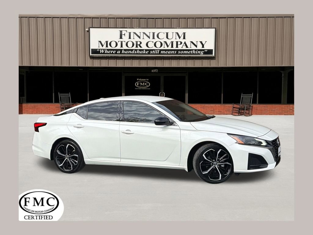 Used 2023 Nissan Altima 2.5 SR FWD image 1