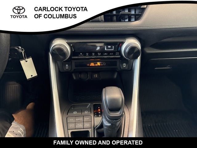 Used 2023 Toyota RAV4 LE AWD/4WD image 27