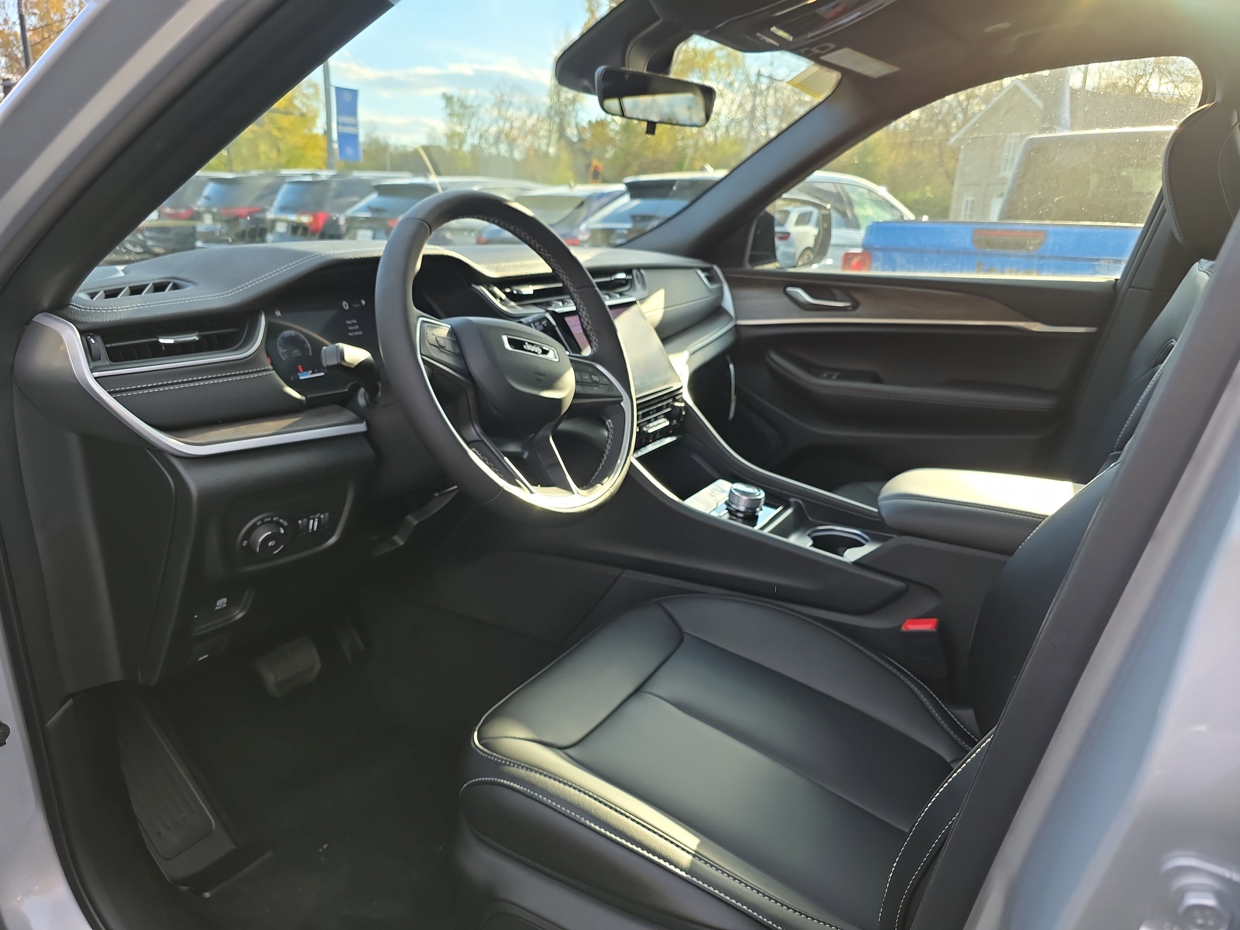 New 2025 Jeep Grand Cherokee Limited w/ Black Appearance Package image 3