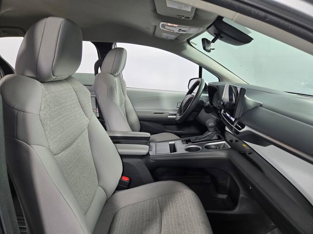 Used 2025 Toyota Sienna LE FWD image 16