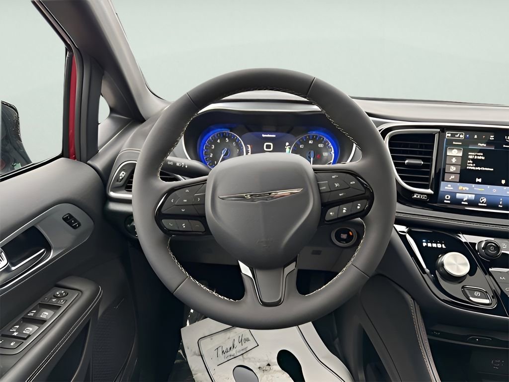 New 2026 Chrysler Pacifica Limited w/ Uconnect Theater Family Group image 17