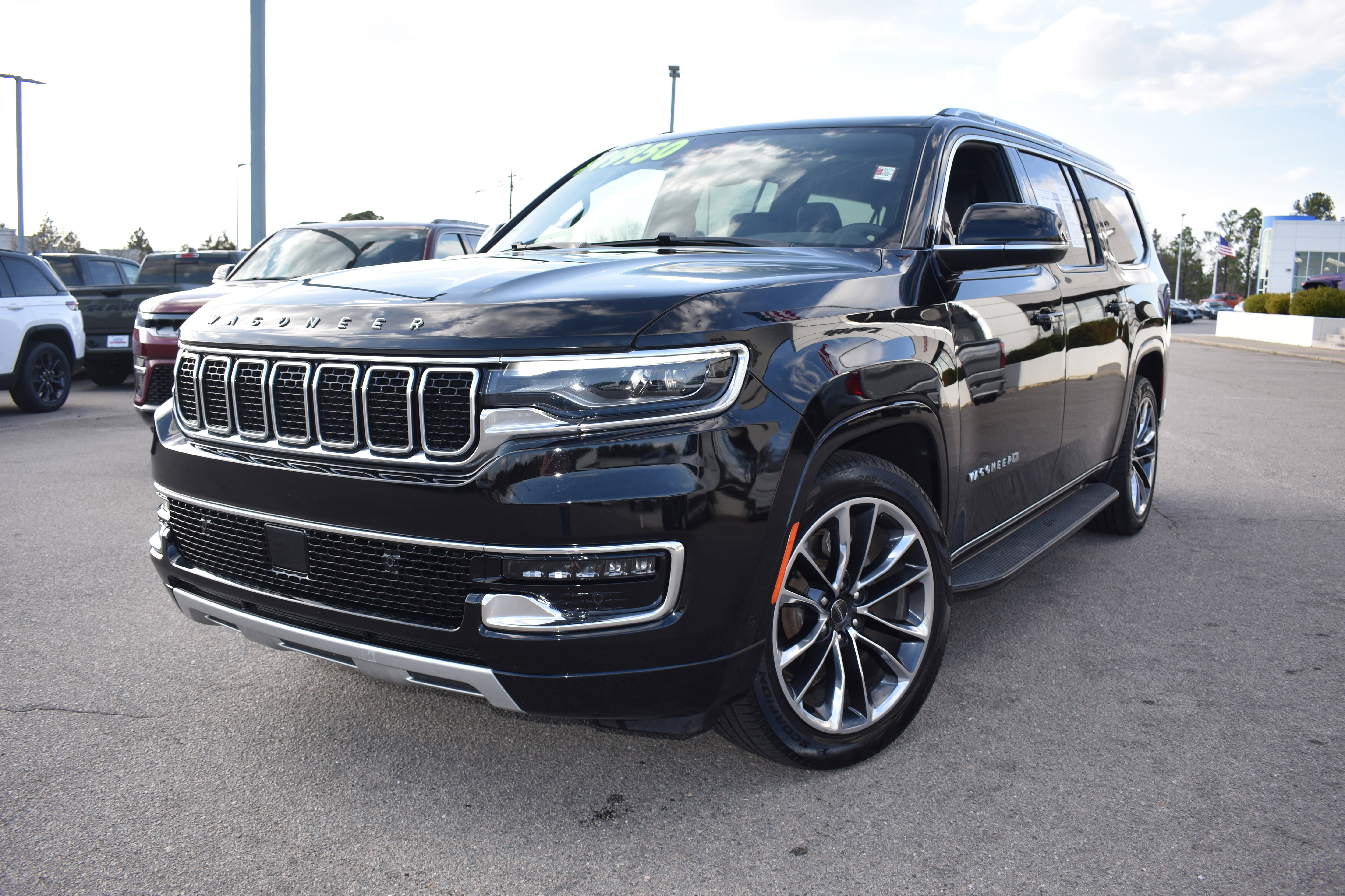 Used 2024 Jeep Wagoneer L Series II w/ Premium Group I image 5