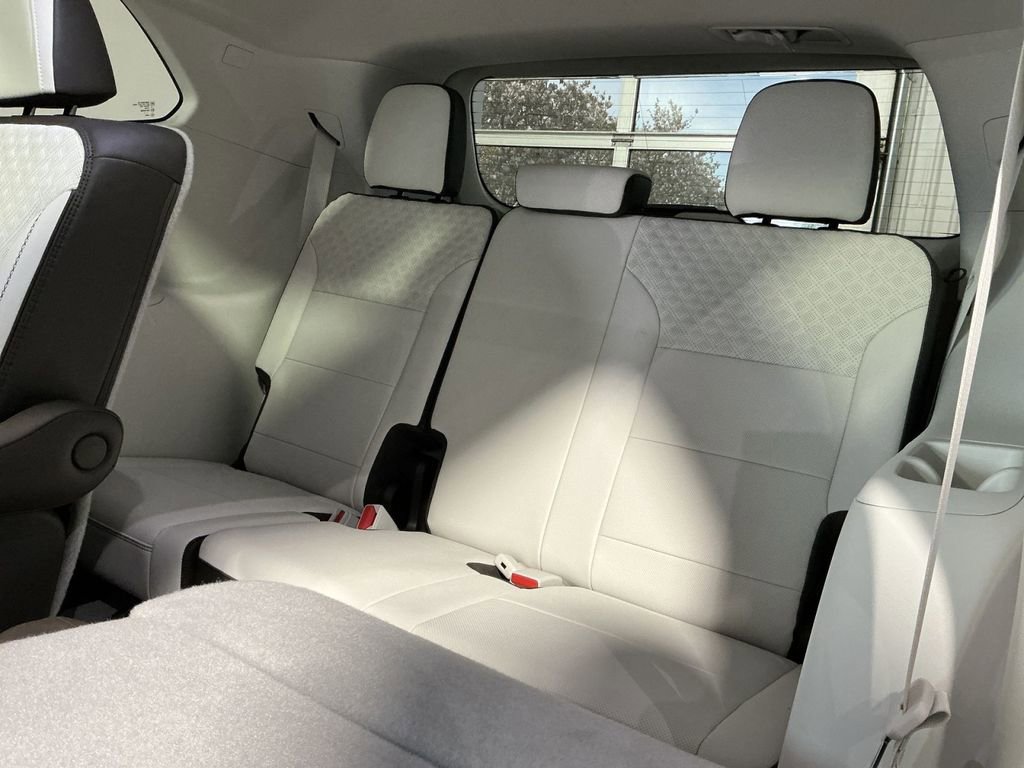 Used 2024 GMC Acadia Denali FWD image 26