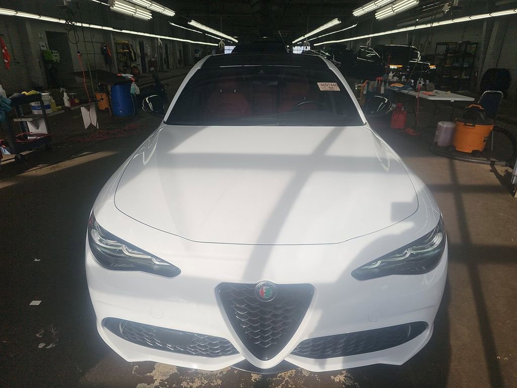 Used 2024 Alfa Romeo Giulia Veloce image 2